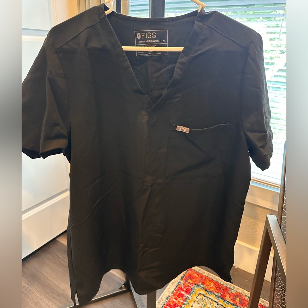 Figs Women’s Black V-Neck Scrub Top